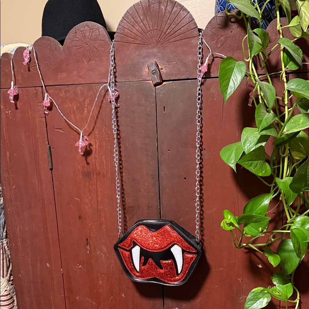 Glittery Red Vampire Lips Crossbody Bag - Picture 2 of 2